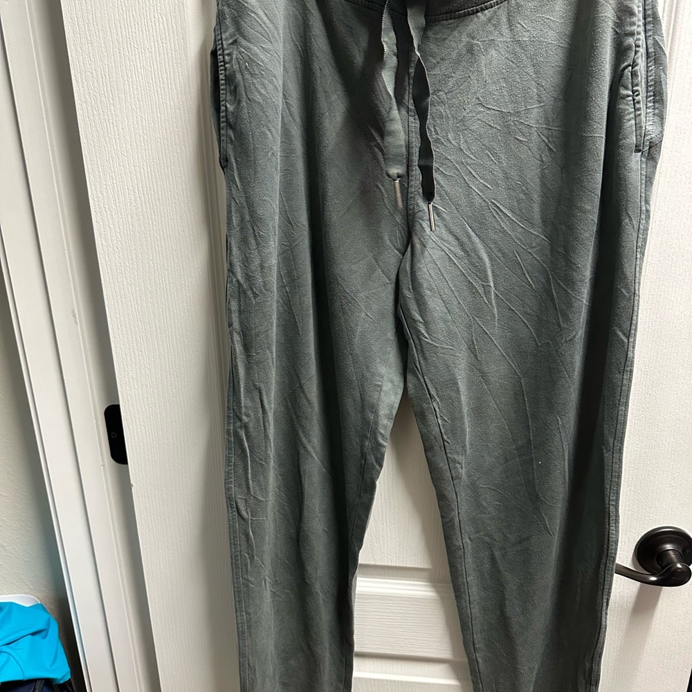 Athleta Women's Casual olive green jogger size L/ NWOT 659